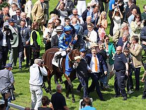 IDEE 155. Deutsches Derby Gr.1: Palladium siegt unter Thore Hammer-Hansen